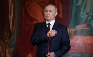 Vladimir Putin prisustvovao liturgiji, držao svijeću u rukama